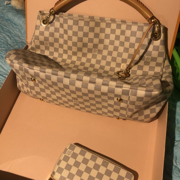 Louis Vuitton Checkered Beige Shoulder Bag - Picture 1 of 1